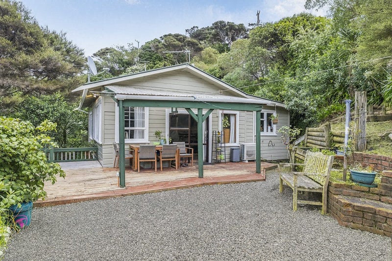 35 Airlie Road, Plimmerton, Porirua - Carousel 2