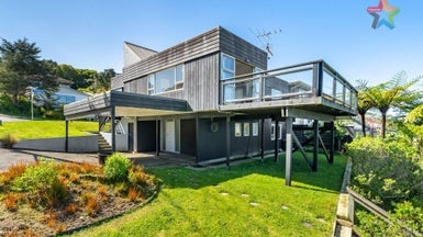2 Stanhope Grove, Korokoro, Lower Hutt - Carousel 1