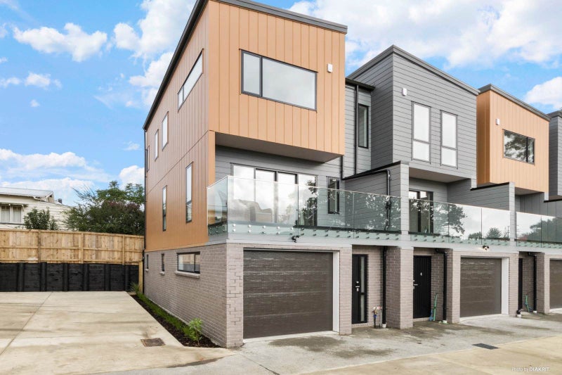 3/18 Pine Street, New Lynn, Auckland - Carousel 1