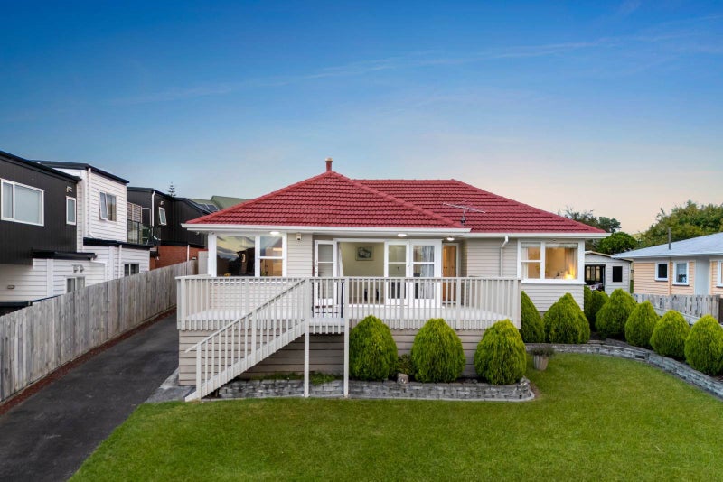 9 Rangitiki Crescent, Lynfield, Auckland - Carousel 1