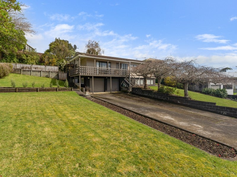 6 Winstone Place, Highlands Park, New Plymouth - Carousel 1
