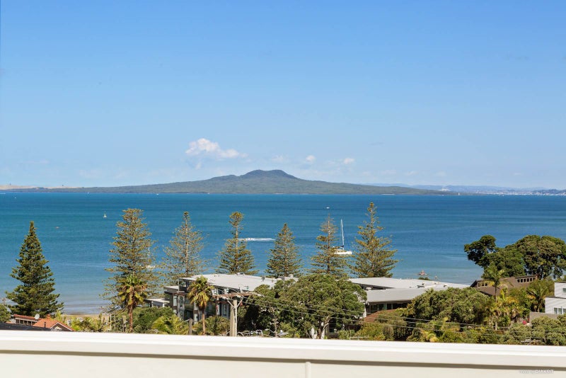 16 Oban Road, Browns Bay, Auckland - Carousel 1