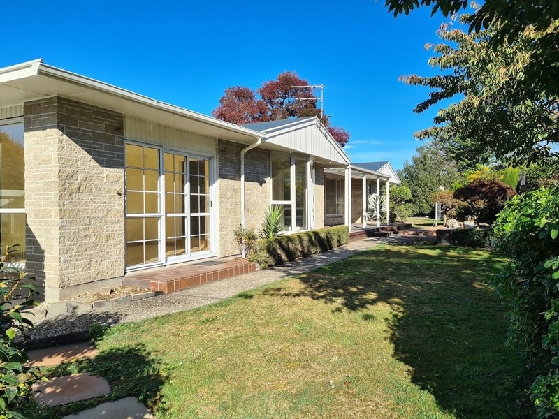 5 Guinness Crescent, Ilam, Christchurch - Carousel 2