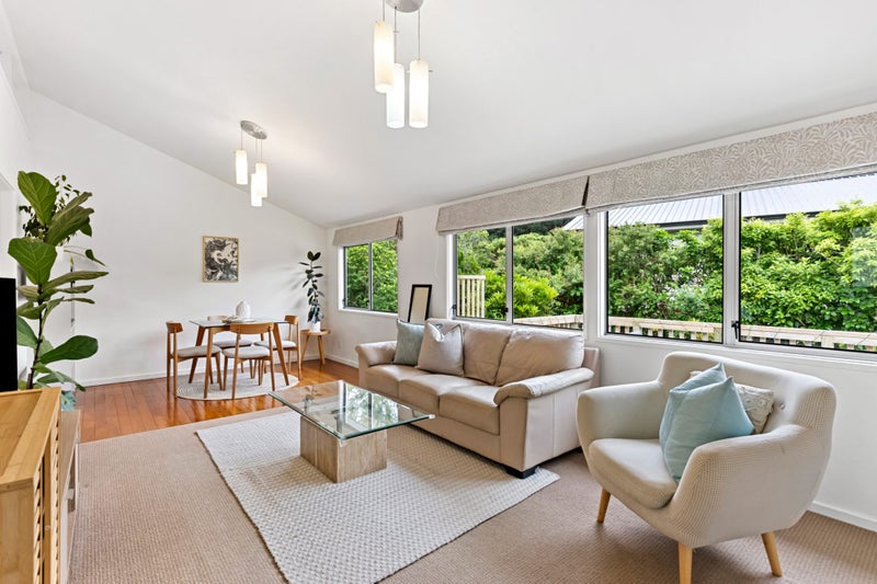 88 Larsen Crescent, Tawa, Wellington - Carousel 1