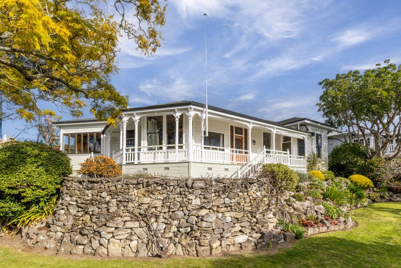 2 Lambton Road, Hospital Hill, Napier - Carousel 1