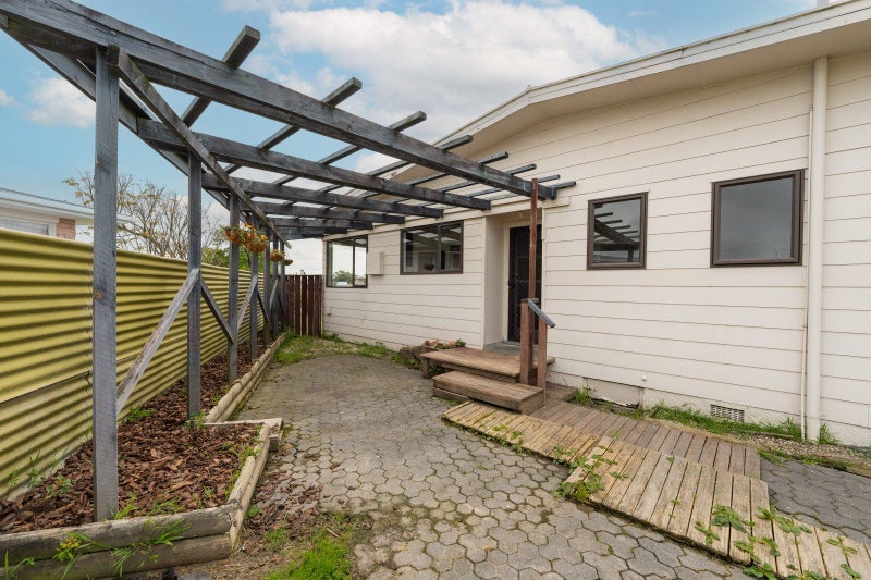 9 Karamea Crescent, Kelvin Grove, Palmerston North - Carousel 21