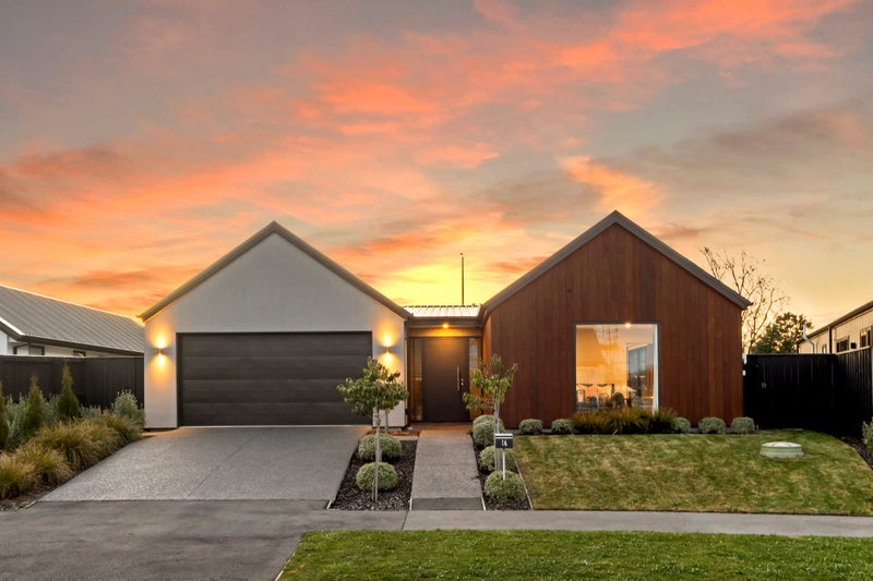 16 Eleanor Lane, Casebrook, Christchurch - Carousel 1