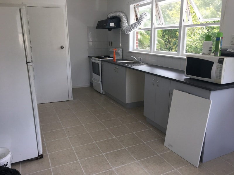 31 Kingdale Road, Henderson, Waitakere City, Auckland - Carousel 2