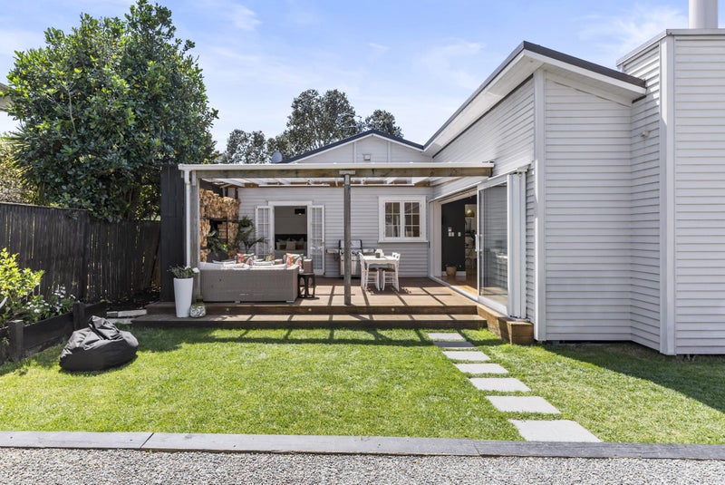 16 Houpara Street, One Tree Hill, Auckland - Carousel 1