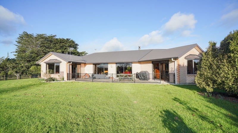 180 Helena Road, Makarewa, Invercargill - Carousel 1