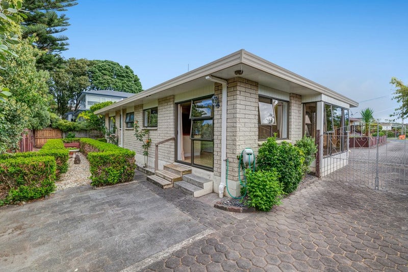 2/7 Alice Avenue, Orewa, Orewa - Carousel 1
