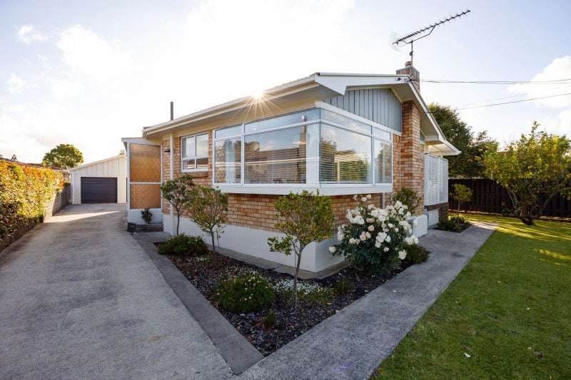 43 Silverdale Road, Silverdale, Hamilton - Carousel 1