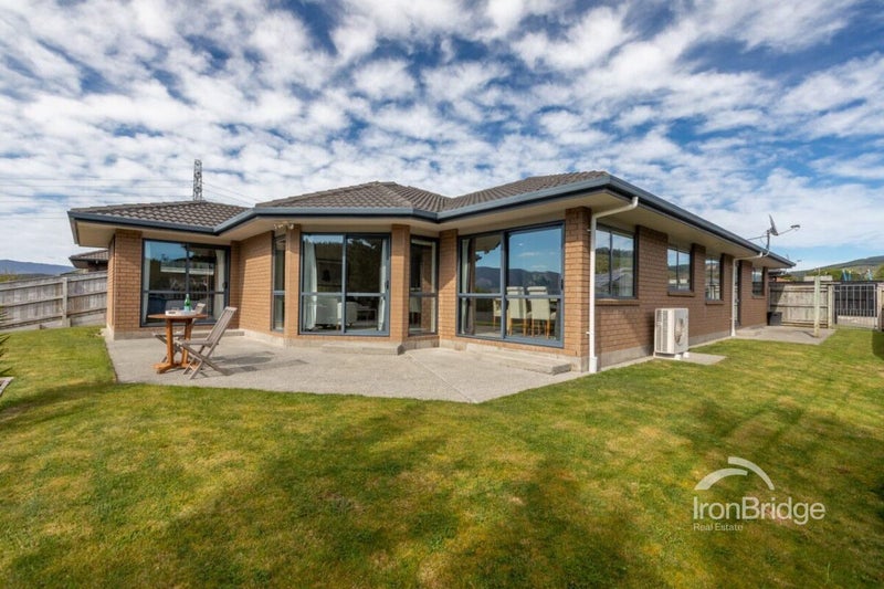 13 Percy Kinsman Crescent, Riverstone Terraces, Upper Hutt - Carousel 1