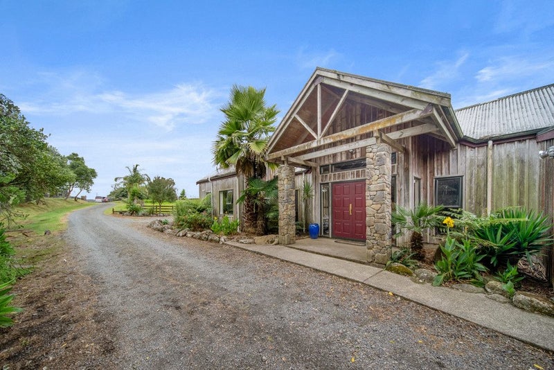 22 Falls Road, Papakura - Carousel 2