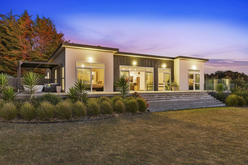 246 Park Avenue, Waitārere Beach, Levin - Carousel 1