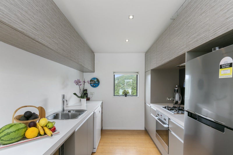 82 Saddleback Grove, Karori, Wellington - Carousel 2