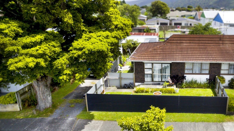 1/2 Benzie Avenue, Elderslea, Upper Hutt - Carousel 2