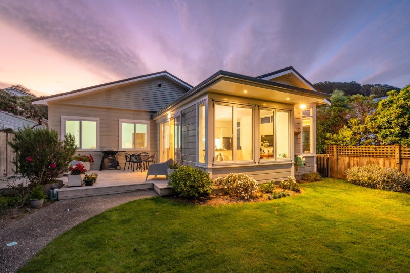 86 Standen Street, Karori, Wellington - Carousel 1