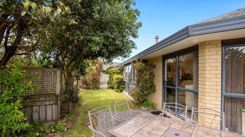 11 Glen Loch Place, Paraparaumu - Carousel 1