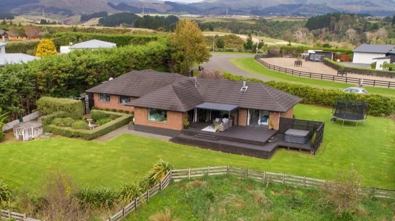 4 Wake Place, Palmerston North - Carousel 1