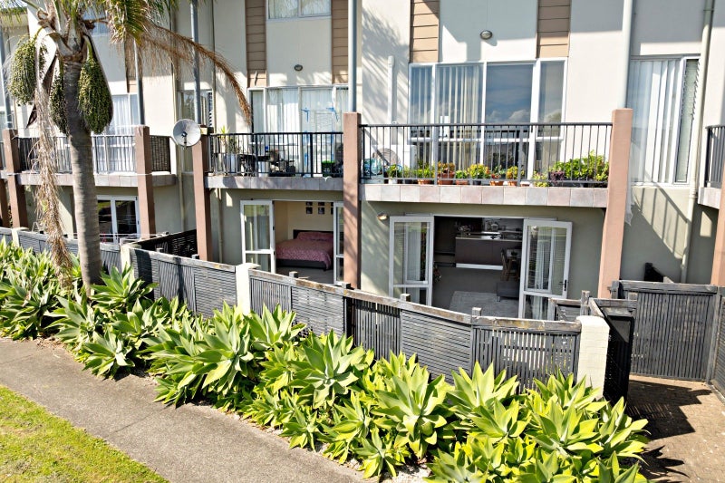 2/29 Haven Drive, East Tamaki, Auckland - Carousel 2