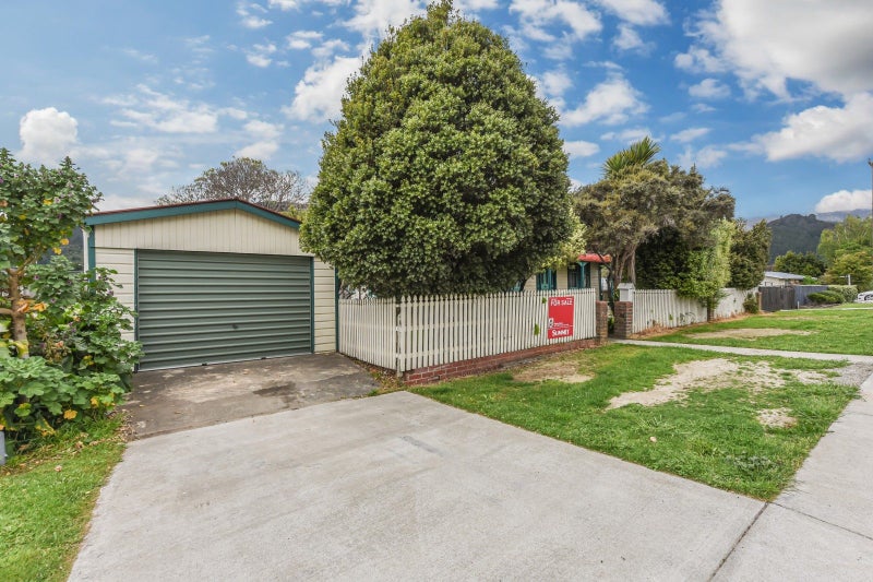 24 Devon Street, Picton - Carousel 32