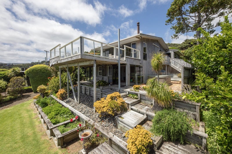 37 Rayner Road, New Lynn - Carousel 1