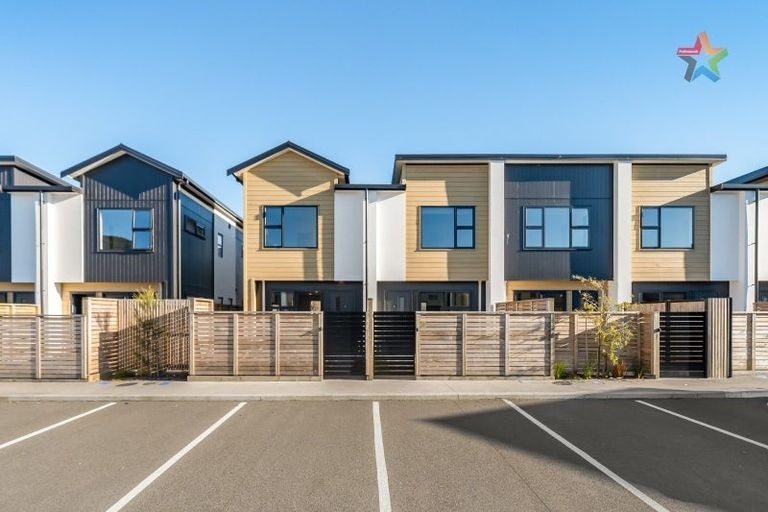 25 The Strand,  Te Ara O Papatahi,, Wainuiomata, Lower Hutt, Wellington - Carousel 1