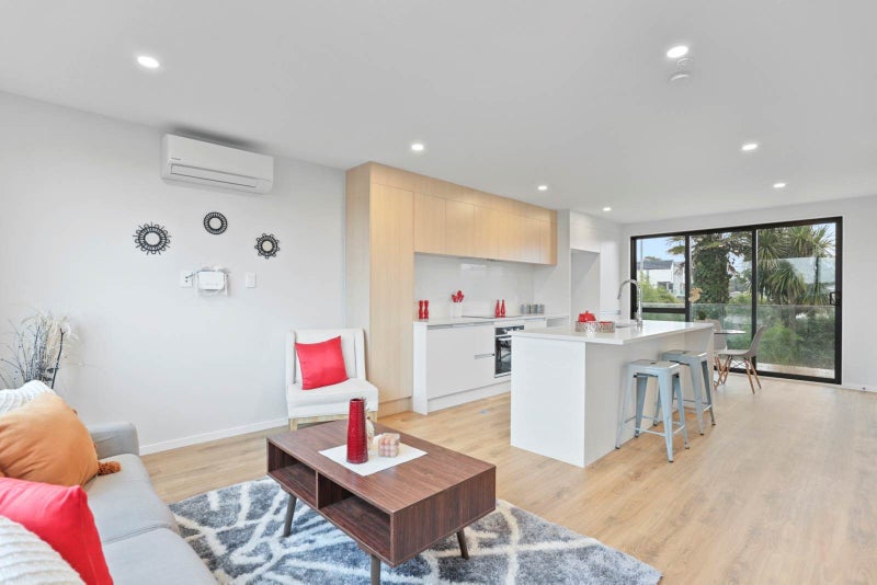 2/30 Woodford Avenue, Henderson, Auckland - Carousel 1