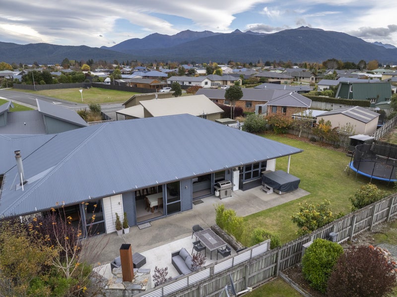 3 Anderson Place, Te Anau, Te Anau - Carousel 1