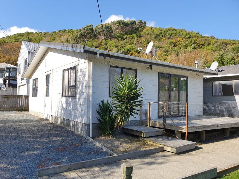 55 Collins Avenue, Tawa, Wellington - Carousel 2
