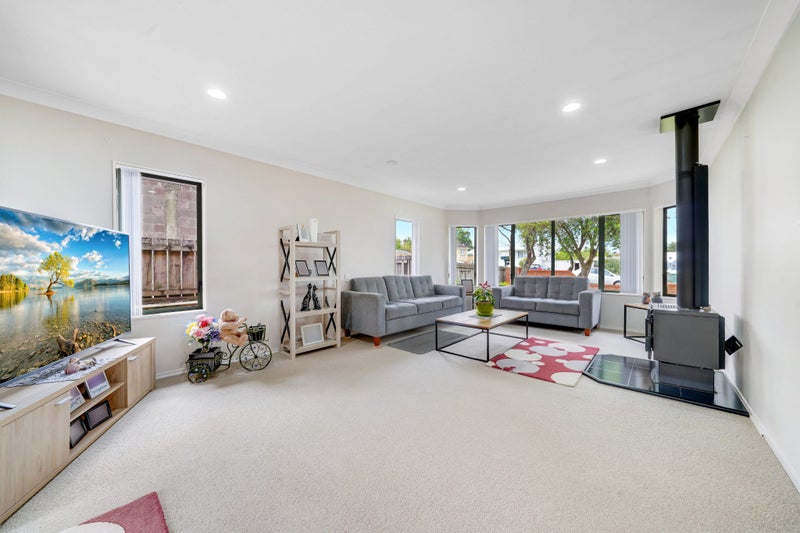 1/27 Queen Street, Papakura, Auckland - Carousel 2