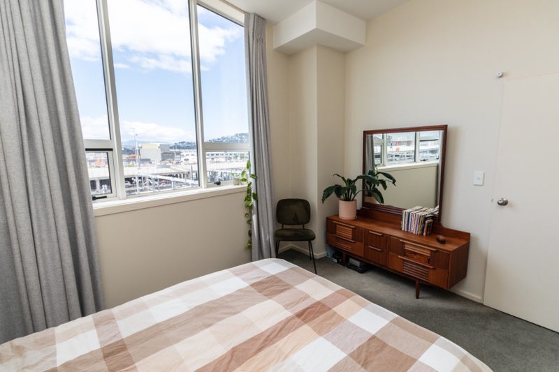 211/107 Thorndon Quay, Pipitea, Wellington - Carousel 1