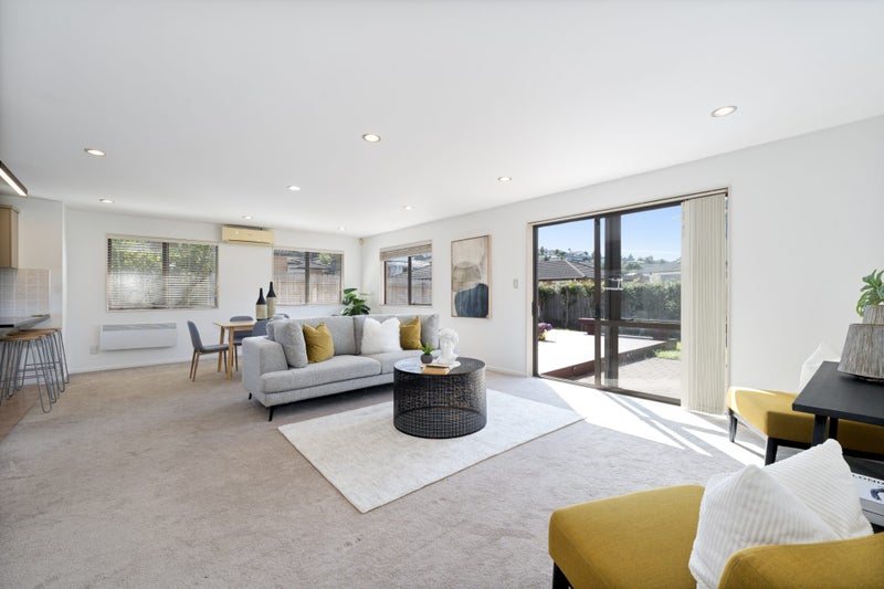 33 South Kensington Way, Henderson, Waitakere City, Auckland - Carousel 2