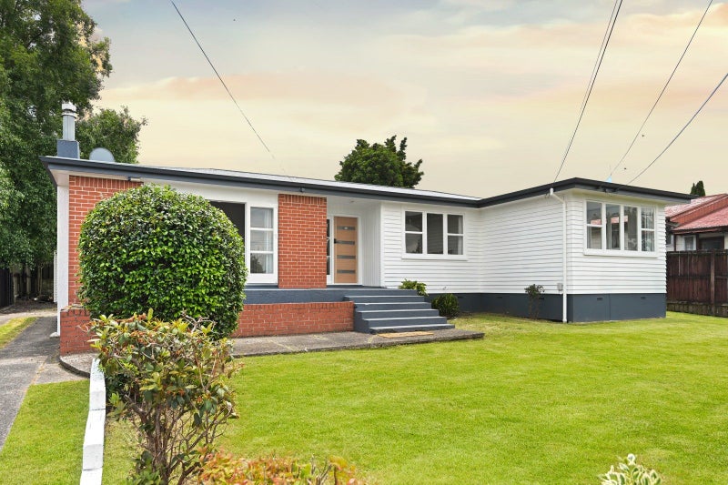 13 Minifie Avenue, Melville, Hamilton - Carousel 1