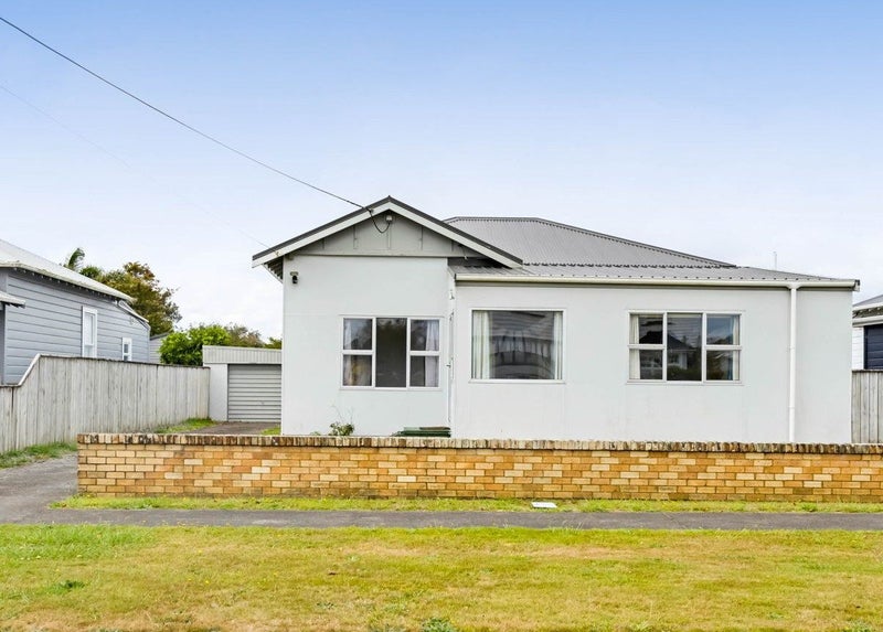 8 George Street, Hawera - Carousel 26
