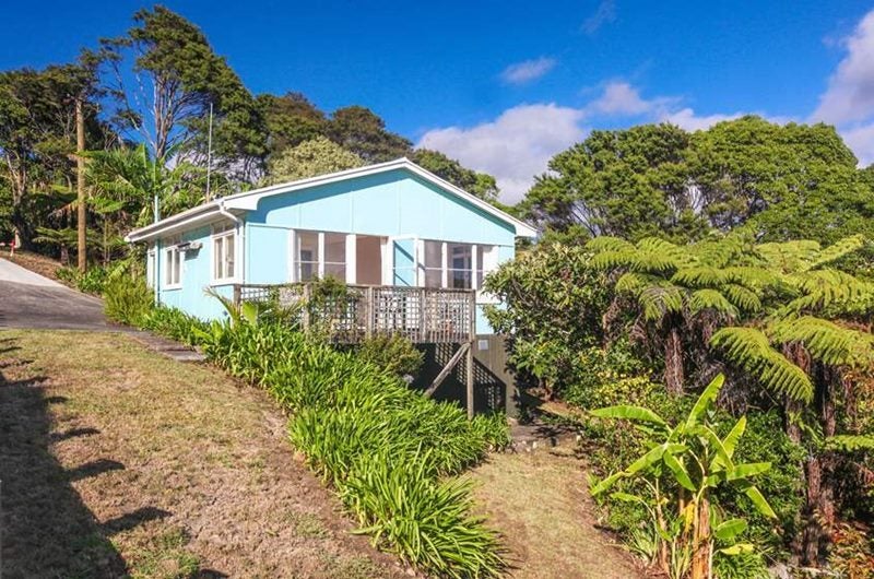 215 Golf Road, Titirangi, Auckland - Carousel 1