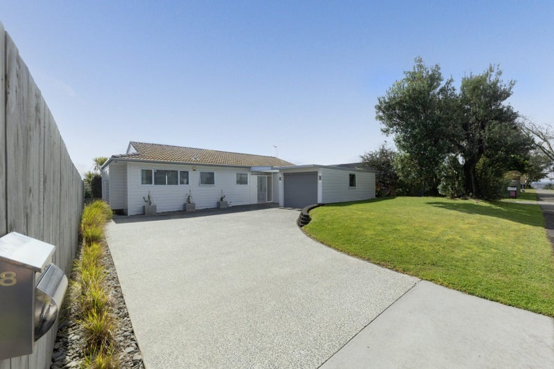 8 Downsview Road, Pakuranga Heights, Auckland - Carousel 1