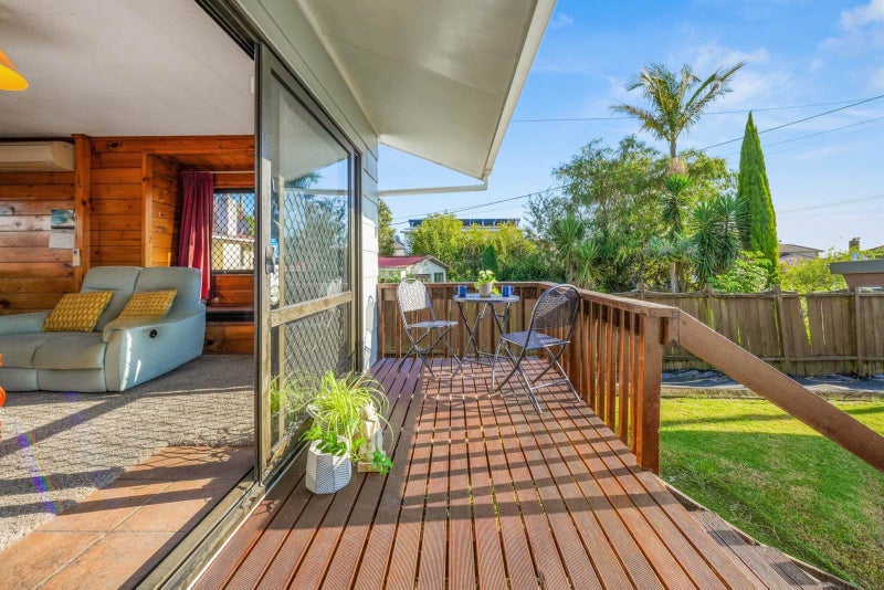 13A Ward Crescent, Te Atatu Peninsula, Auckland - Carousel 1