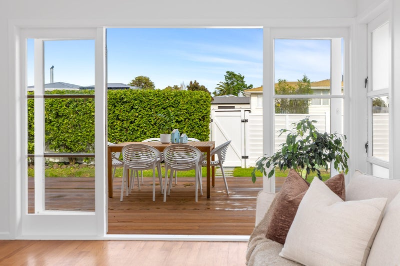 5 Maybelle Place, Kelston, Auckland - Carousel 2