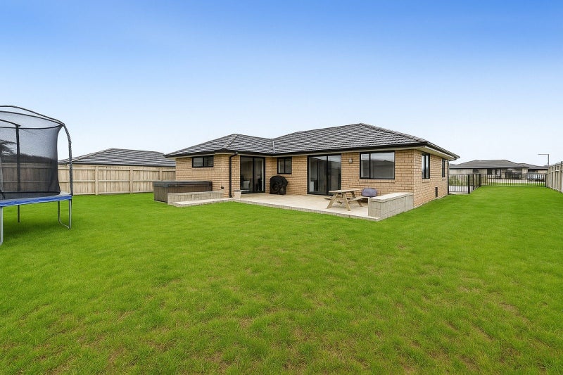 1 Macbeth Street, Stratford - Carousel 19