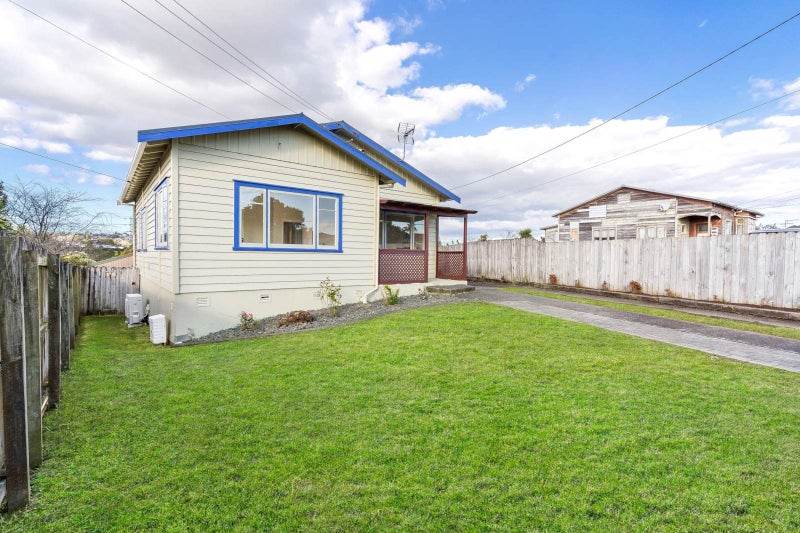 22 Taylor Street, Blockhouse Bay, Auckland - Carousel 1