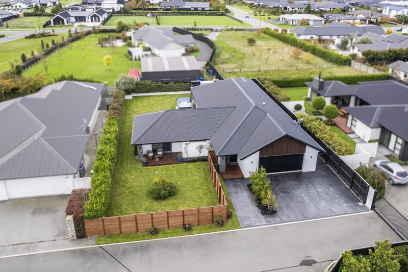 8 Carnaveron Drive, Lincoln, Lincoln - Carousel 27