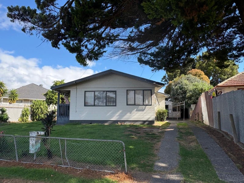 20 Kairanga Street, Mangere East, Auckland - Carousel 1