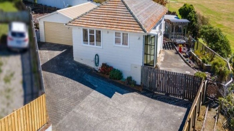 34 Takapuwahia Drive, Takapuwahia, Porirua - Carousel 1