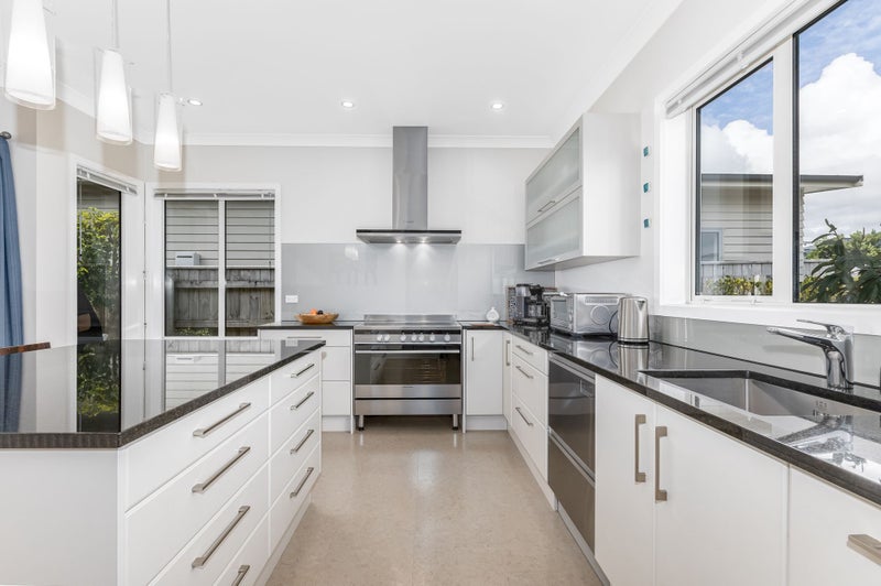 10 John Burke Drive, Aotea, Porirua - Carousel 2