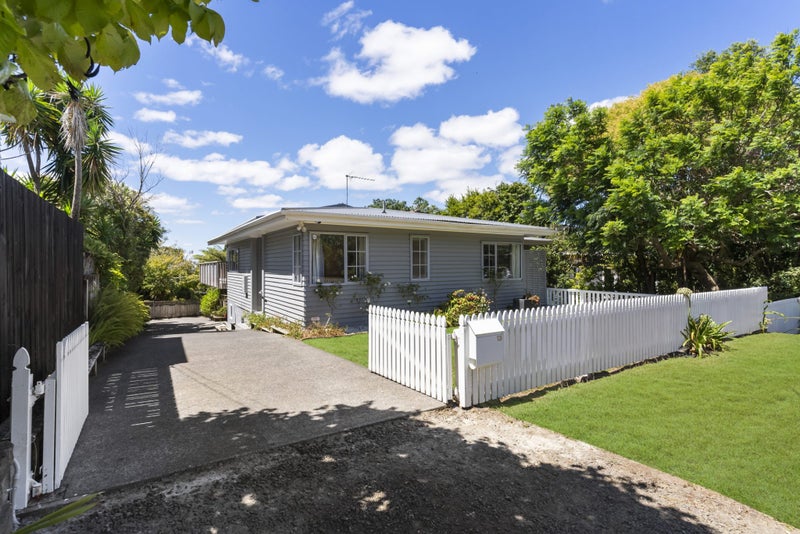13 Awhiorangi Promenade, Swanson, Auckland - Carousel 1
