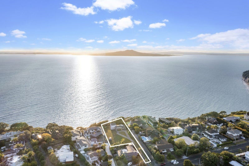 247 Beach Road, Campbells Bay, North Shore City, Auckland - Carousel 2