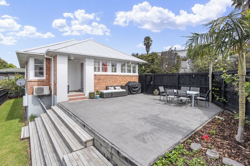 8 Wahanui Road, Greenlane, Auckland - Carousel 1
