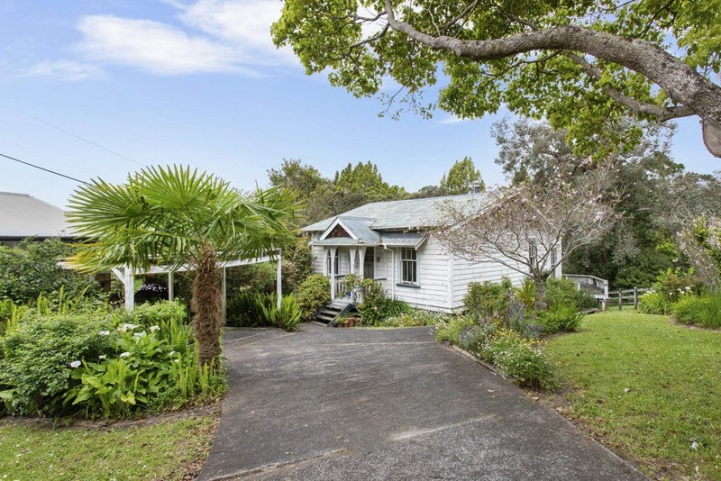 44 Grassmere Road, Henderson Valley, Auckland - Carousel 1